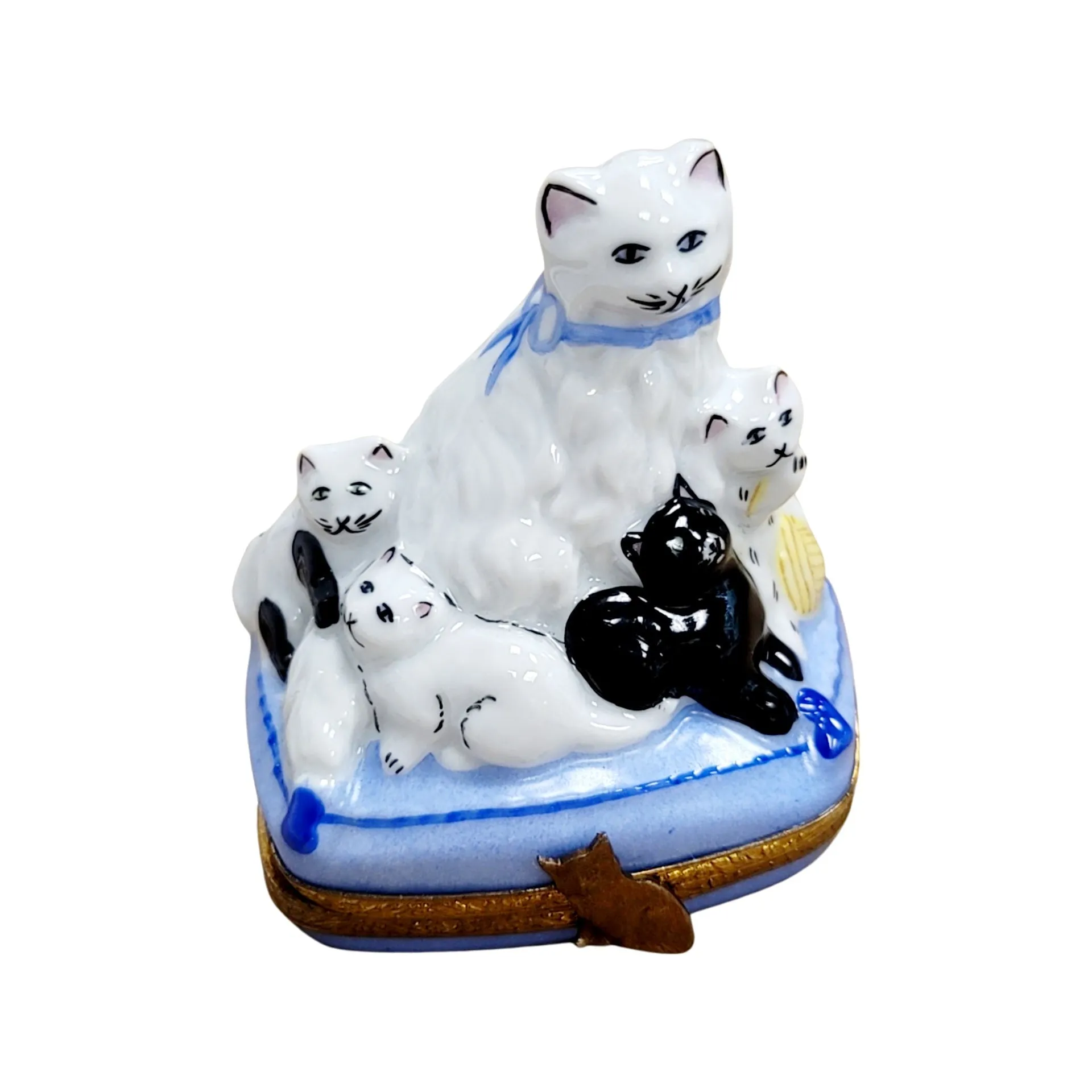 Cat w Kittens
