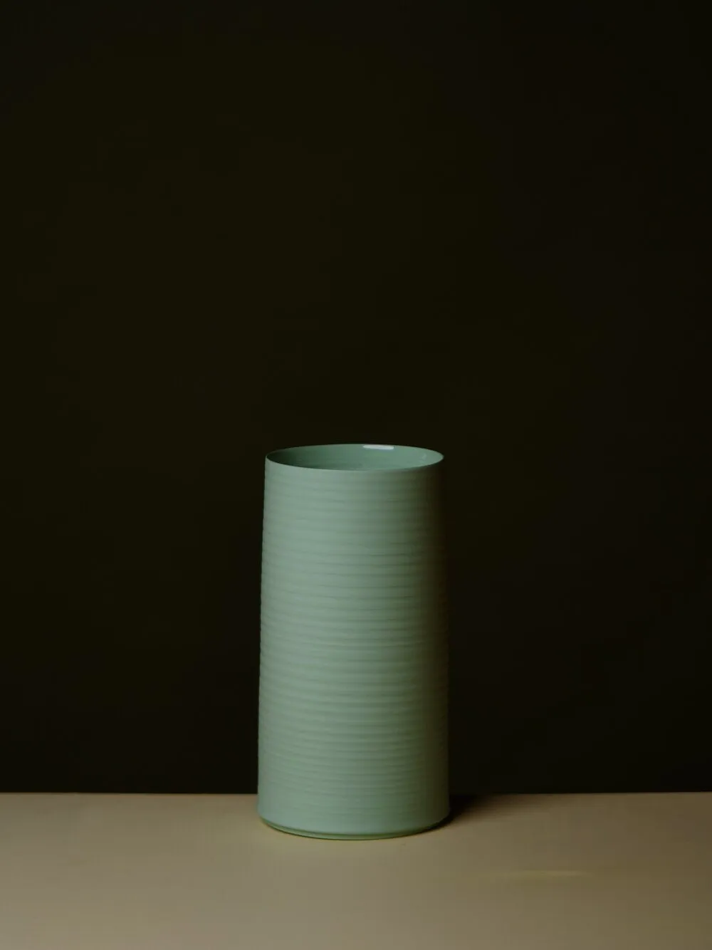 COLD MOUNTAIN VASE STEEL GREY