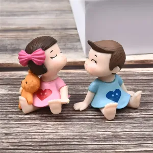 CraftVatika Valentines Gift Love Kissing Couple Statue Showpiece Decoration Item for Valentines Day Gift for Girlfriend and Boyfriend (4 Centimetre)