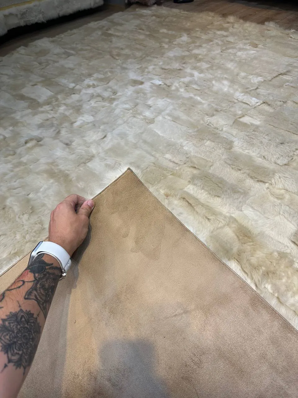 Elegant Natural Handmade Sheepskin Beige And Living Room Rug