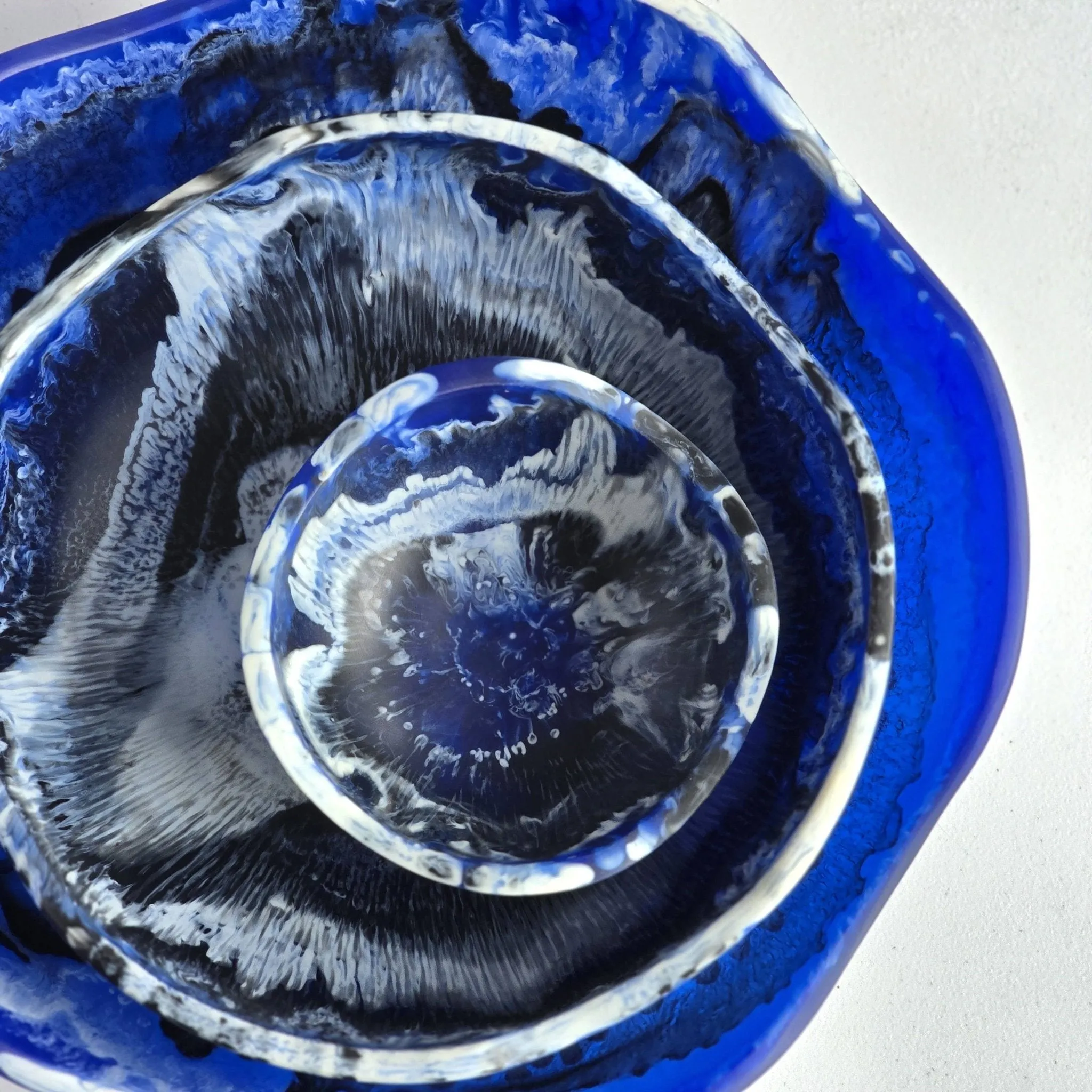 Large wavy 3 bowls Set / Hand Poured Resin / Dark Blue