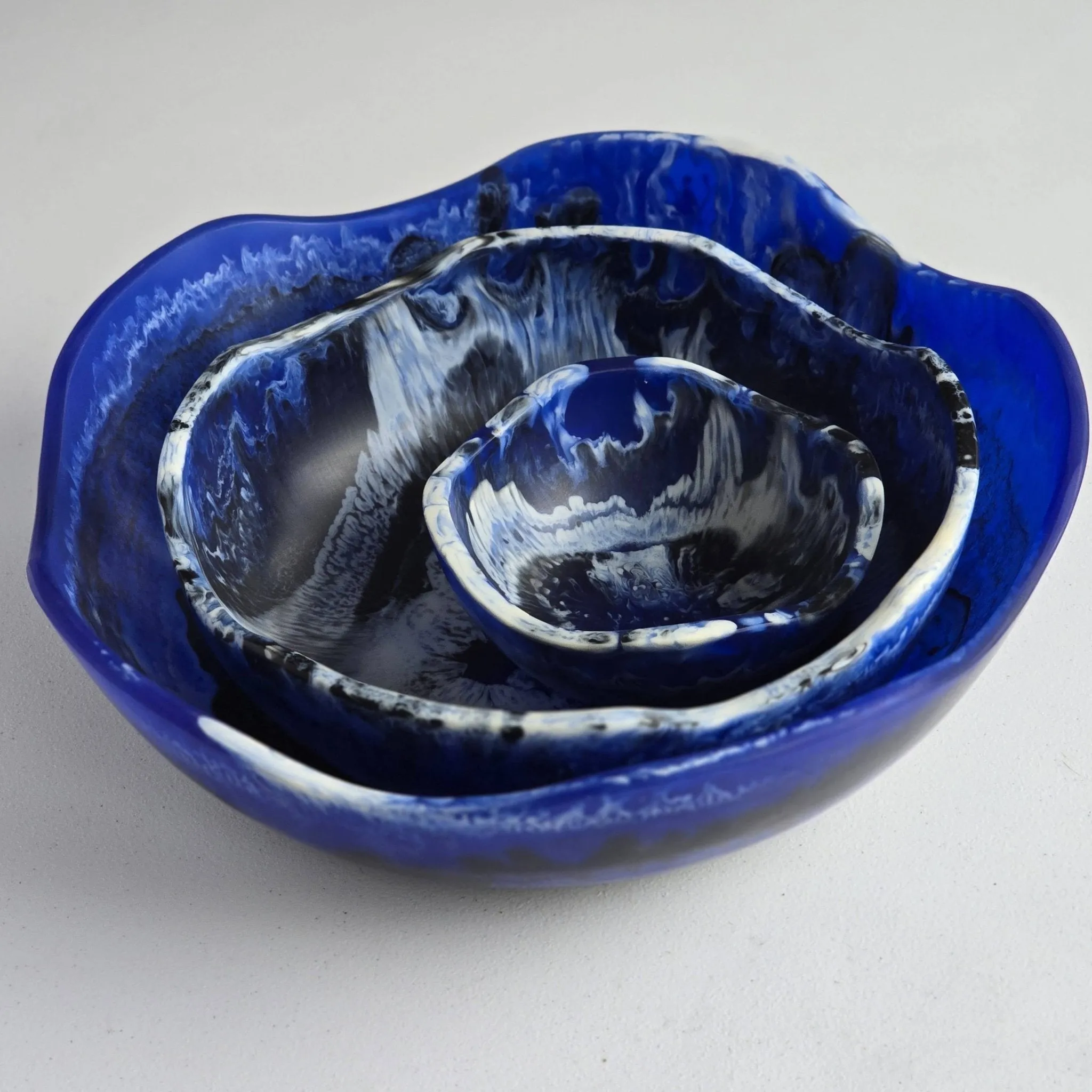 Large wavy 3 bowls Set / Hand Poured Resin / Dark Blue