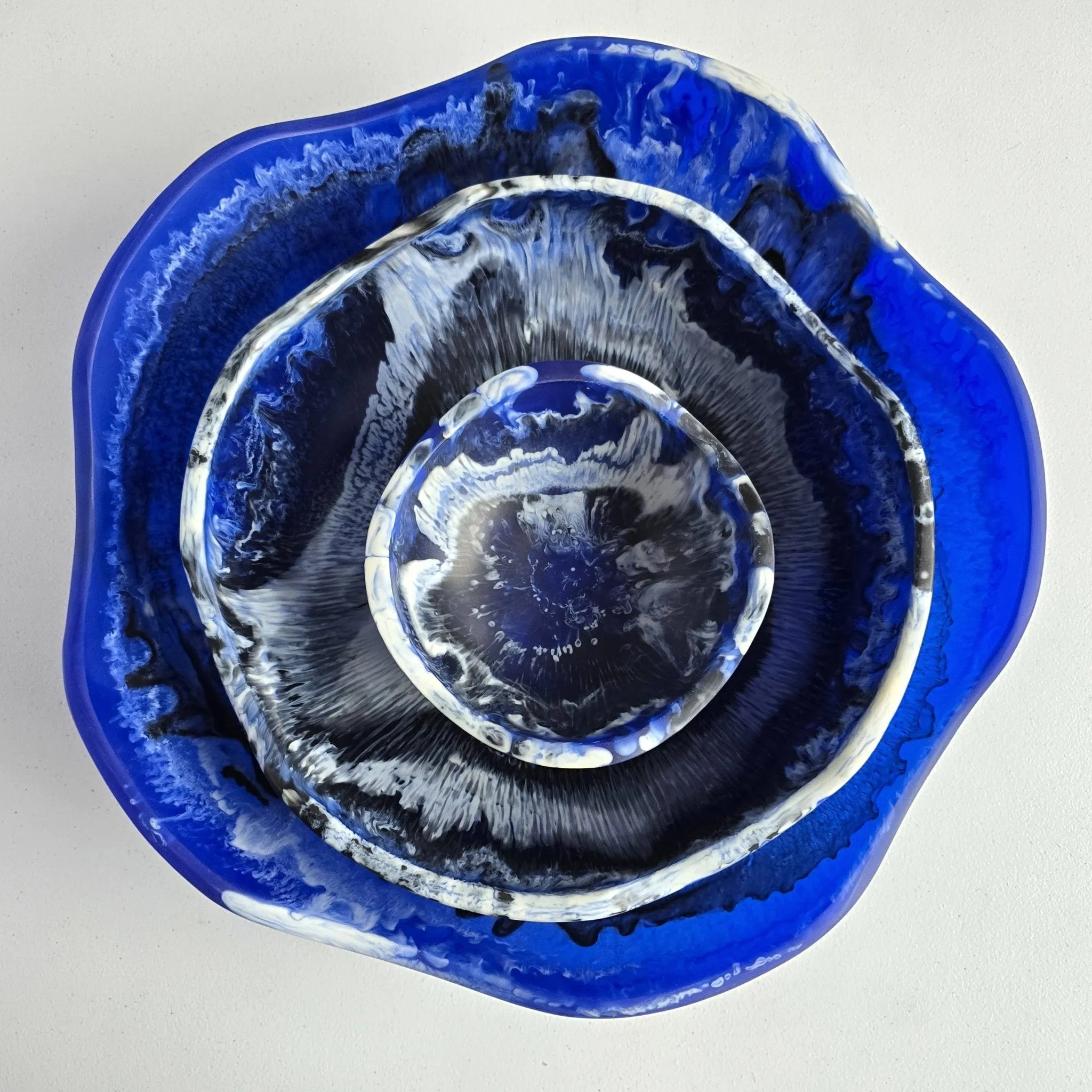 Large wavy 3 bowls Set / Hand Poured Resin / Dark Blue