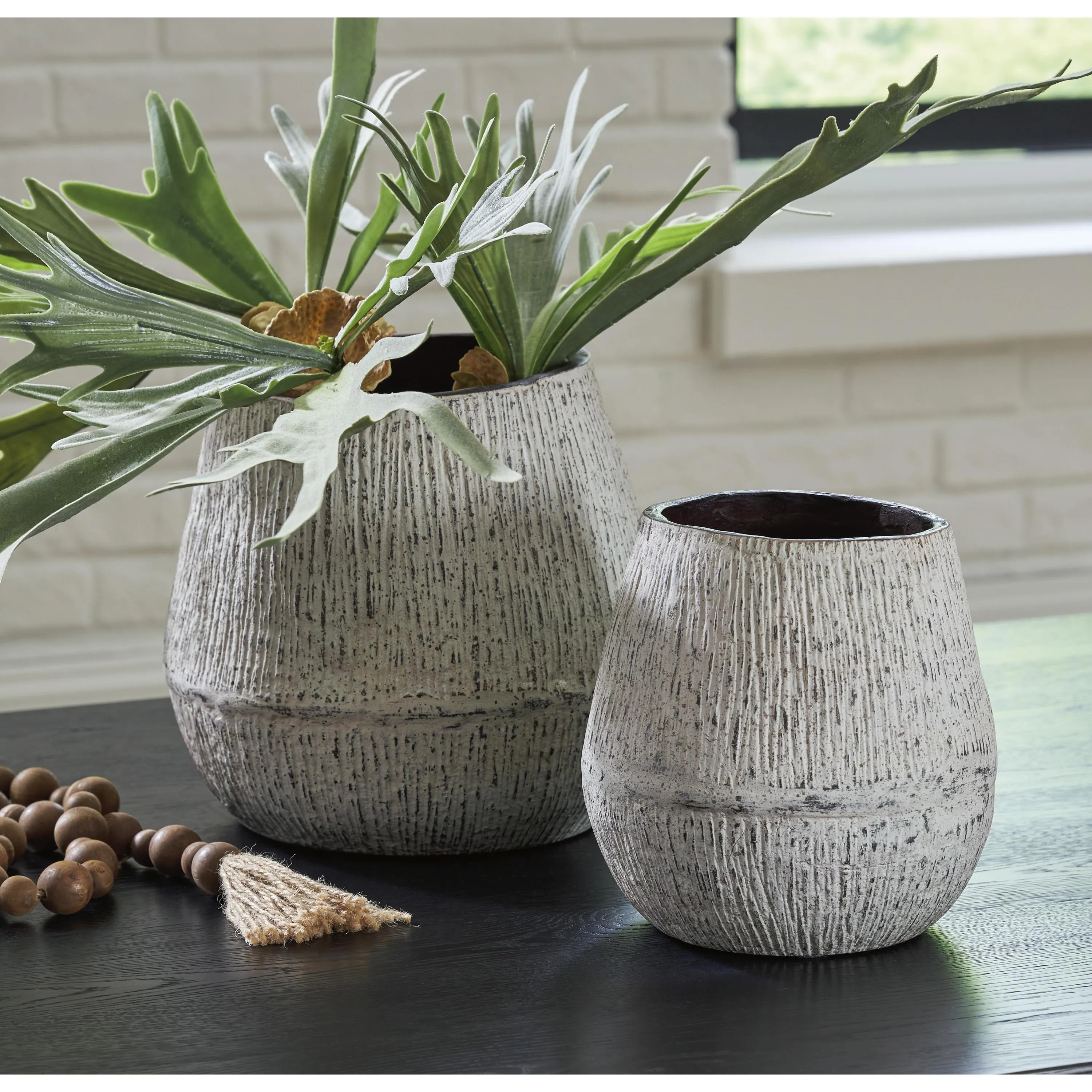 Signature Design by Ashley Claymount A2000636 Vase
