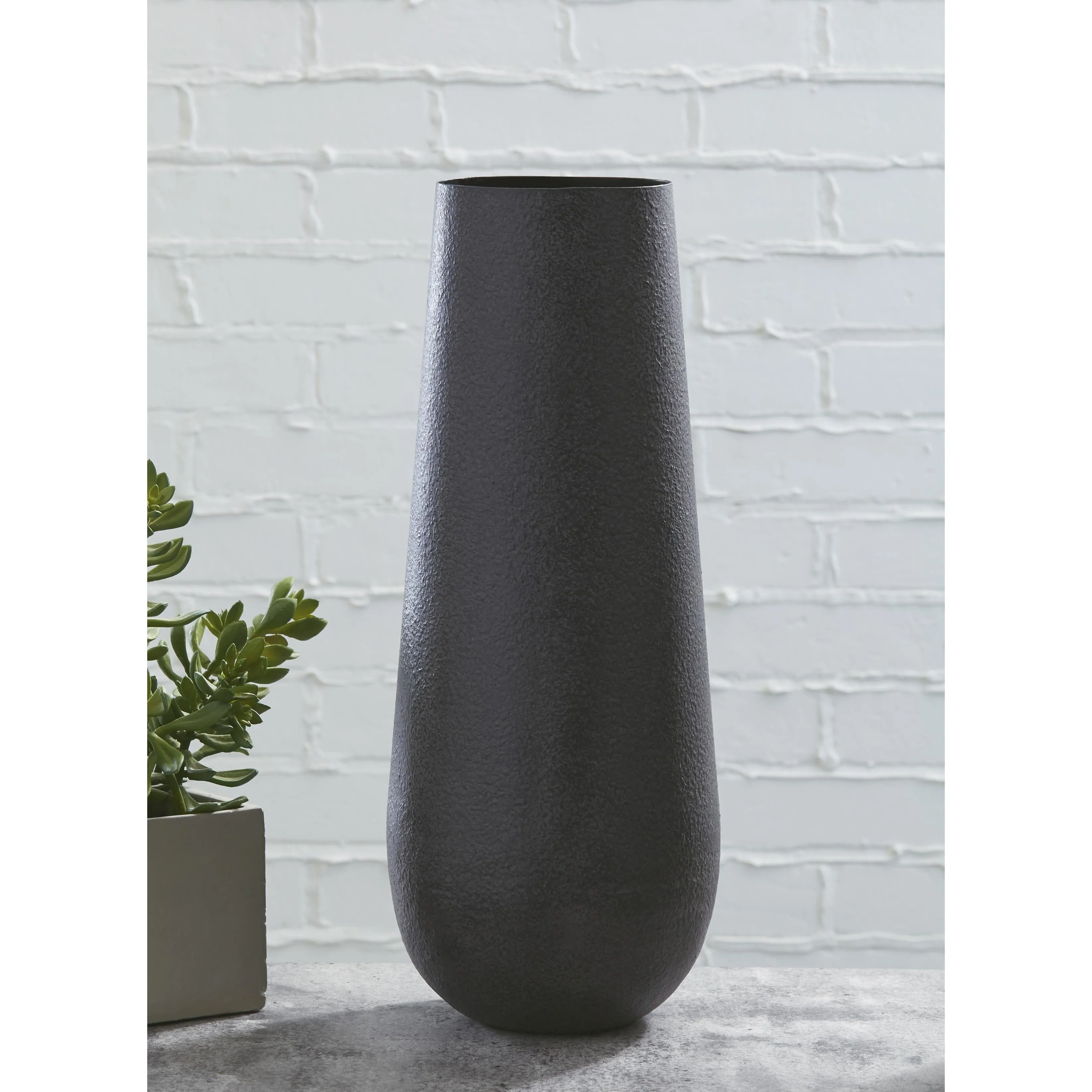 Signature Design by Ashley Fynn A2000516 Vase