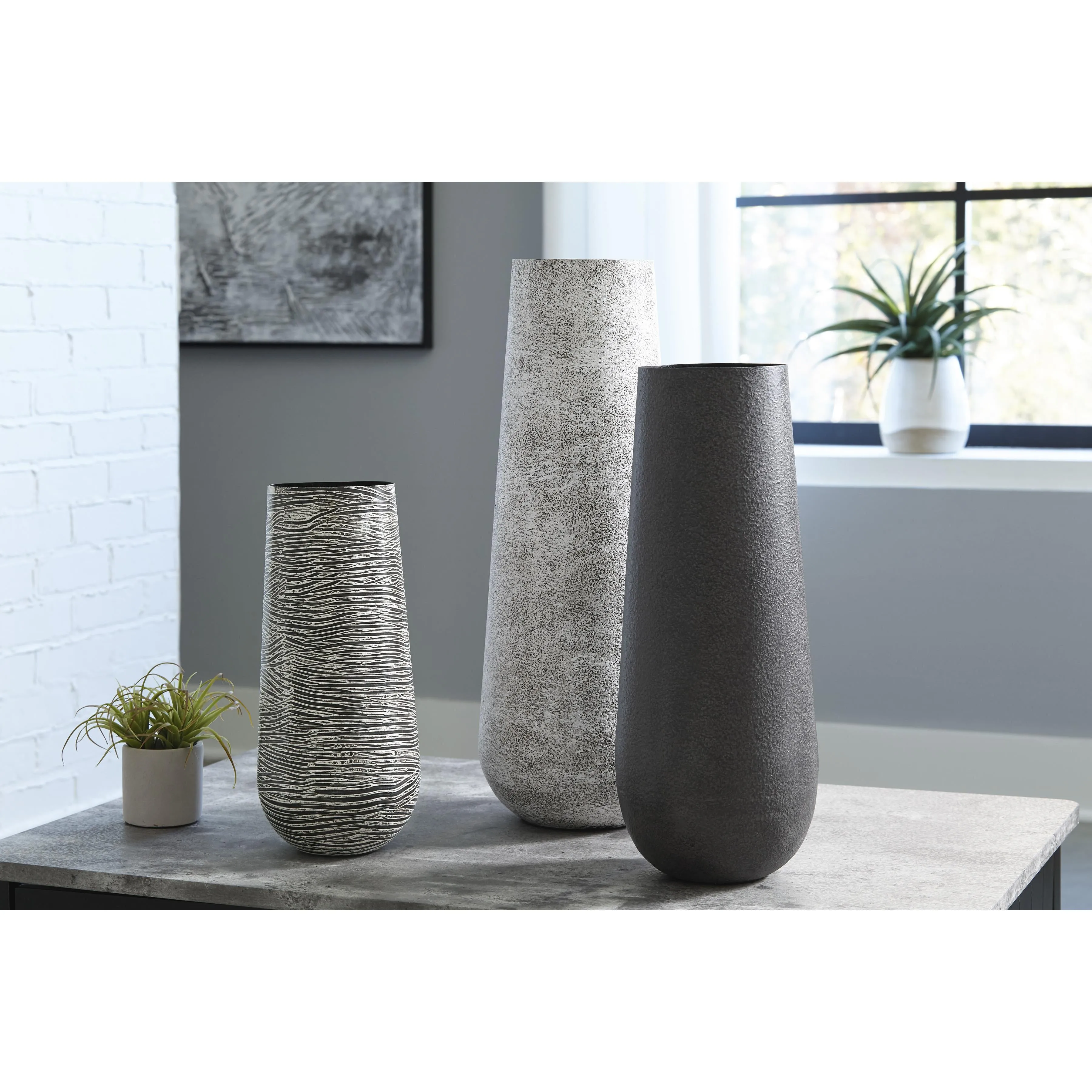Signature Design by Ashley Fynn A2000516 Vase